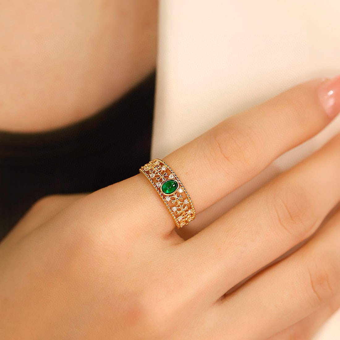 14k Gold 0.29 Ctw Vivid Green Natural Emerald & Diamond Ring - 2