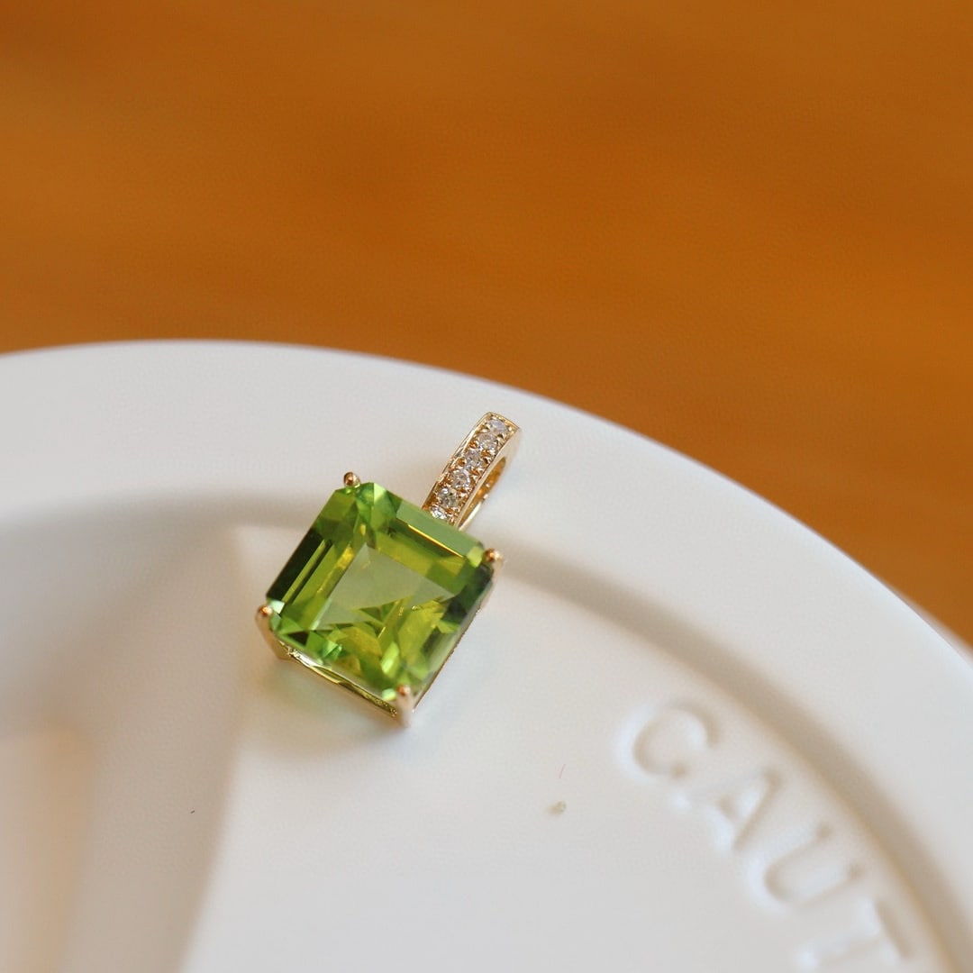 14k Gold 1.8 Ct Natural Peridot & Diamond Pendant( Without Chain ) - 2