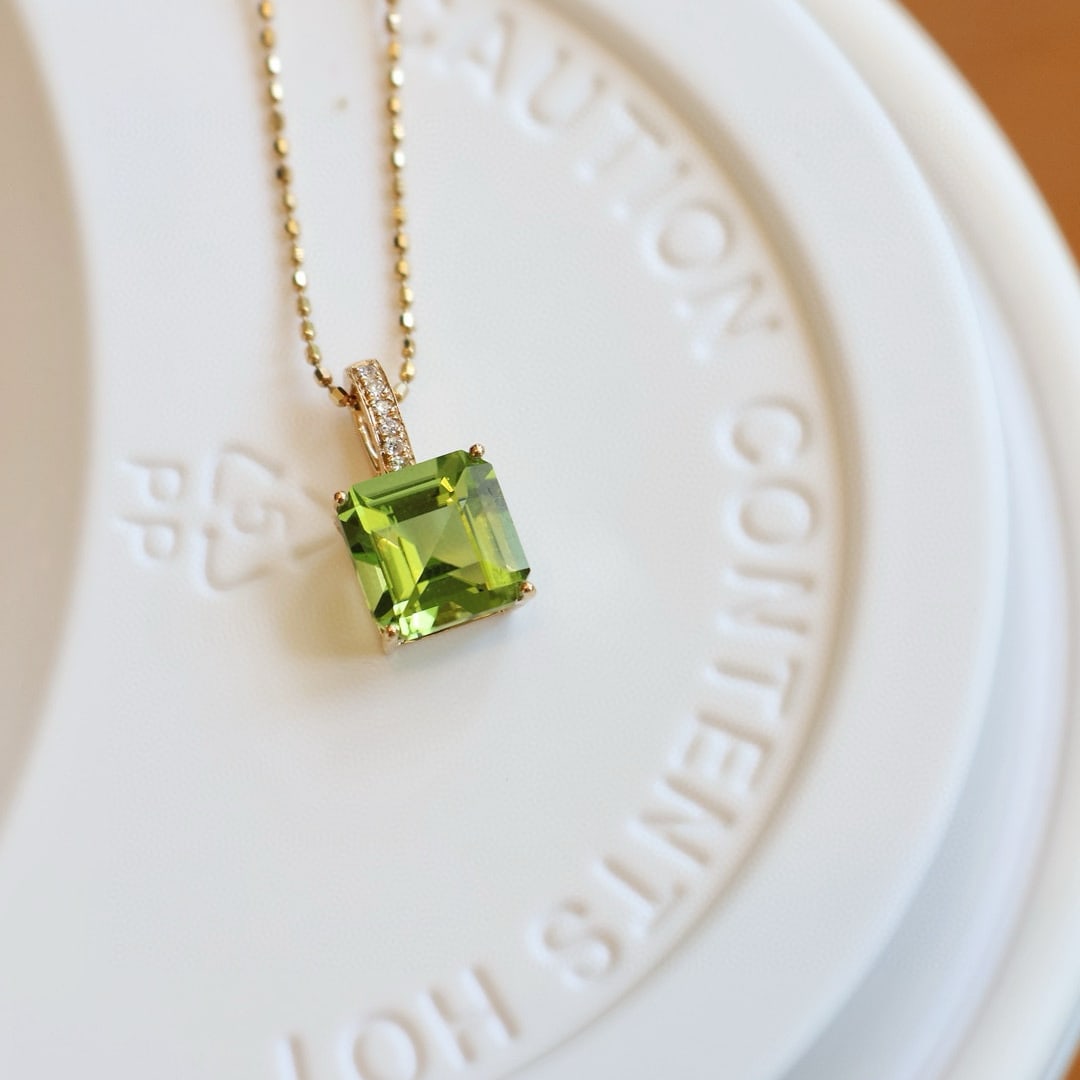 14k Gold 1.8 Ct Natural Peridot & Diamond Pendant( Without Chain ) - 4