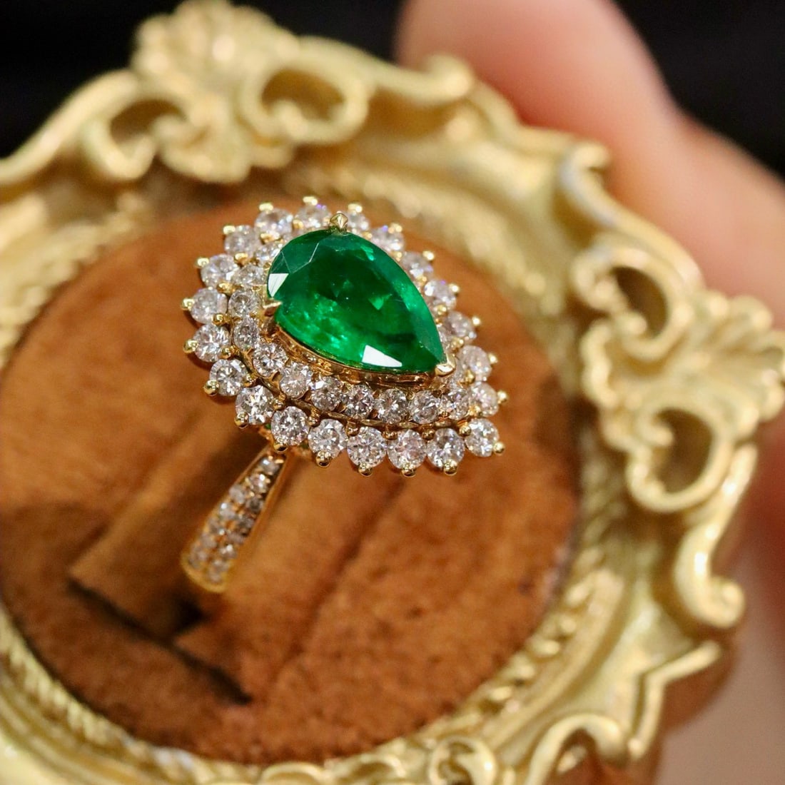 14k Gold 2.37 Ctw Vivid Green Natural Emerald & Diamond Ring - 6