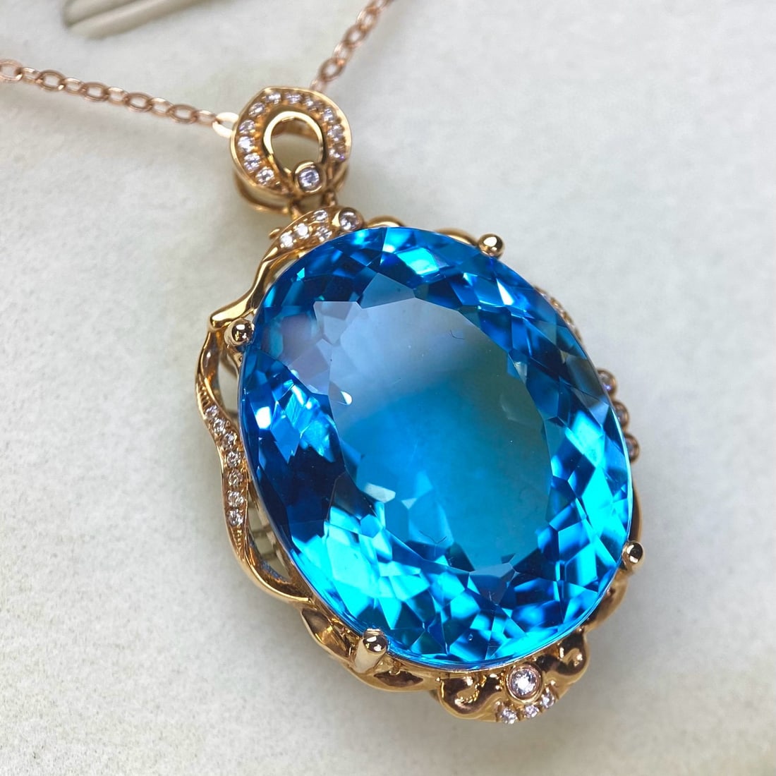 14k Gold 36.35 Ct Natural Topaz & Zircon Pendant( Without Chain ): Ref:231084352 // gold content:14k gold // main gemstone:topaz // shape:oval // carat weight:36. 35ct // color:blue // treatment:natural // // adjacent gemstone 2 : zircon // number of stones:39 //