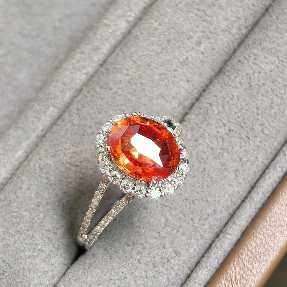 14k Gold 2.29 Ctw Natural Padparadscha Sapphire & Diamond Ring: Ref:231084361 // gold content:14k gold // ring size:7. 25us // // main gemstone:padparadscha sapphire // shape:oval // carat weight:1. 83ct // color:pinkish orange // treatment:natural // // adjacent