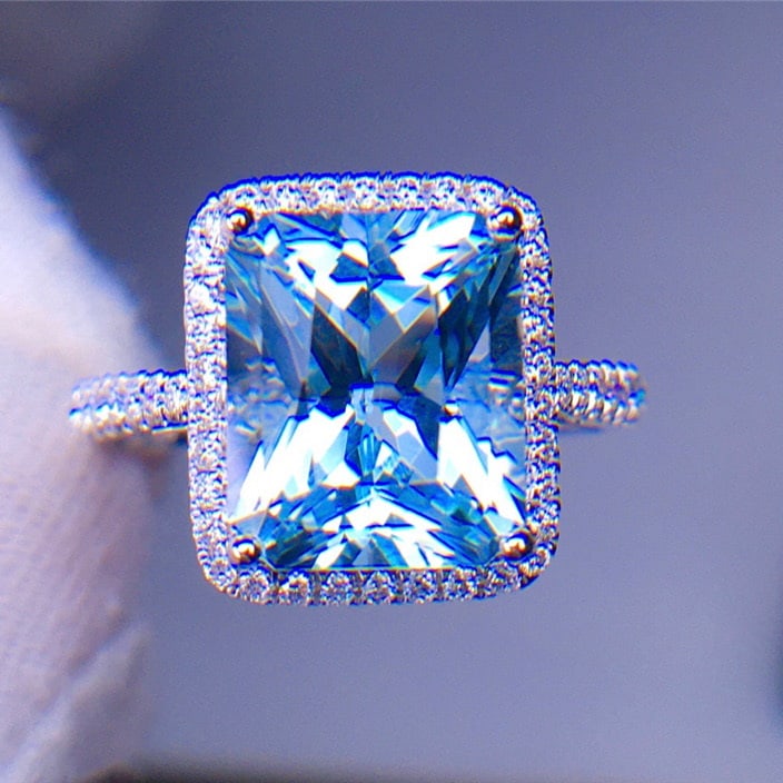 14k Gold 4.2 Ct Natural Aquamarine & Diamond Ring: Ref:231084367 // gold content:14k gold // ring size:7. 25us // // main gemstone:aquamarine // shape:octagonal // carat weight:4. 2ct // color:santa maria color // treatment:natural // // adjacent gems