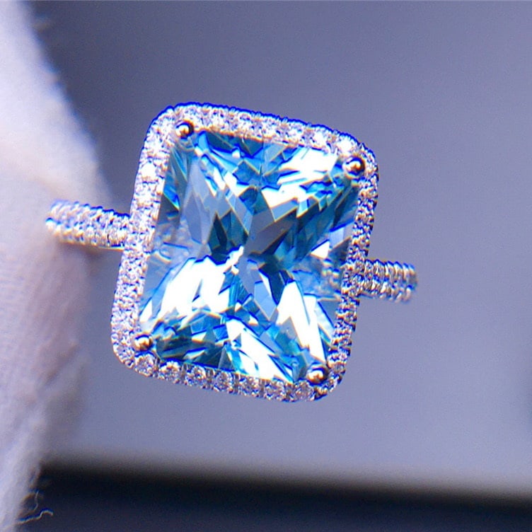 14k Gold 4.2 Ct Natural Aquamarine & Diamond Ring - 3