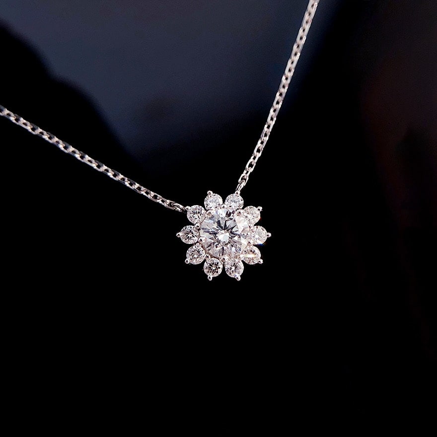 Gia Certified 14k Gold 0.30 Ct Natural E Si2 Round Diamond Necklace: Ref:231084378 // gold content:14k gold // main gemstone:diamond // certified:gia // shape:round // carat weight:0. 30ct // clarity grade:si2 // color:e // treatment:natural // cut grade:g // //