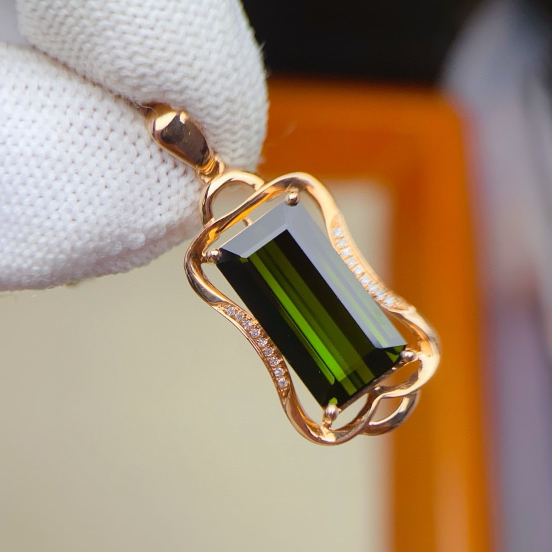 14k Gold 6.65 Ctw Natural Tourmaline & Diamond Pendant( Without Chain ): Ref:231084388 // gold content:14k gold // main gemstone:tourmaline // shape:octagonal // carat weight:6. 6ct // color:green // treatment:natural // // adjacent gemstone 2 : diamond // number of
