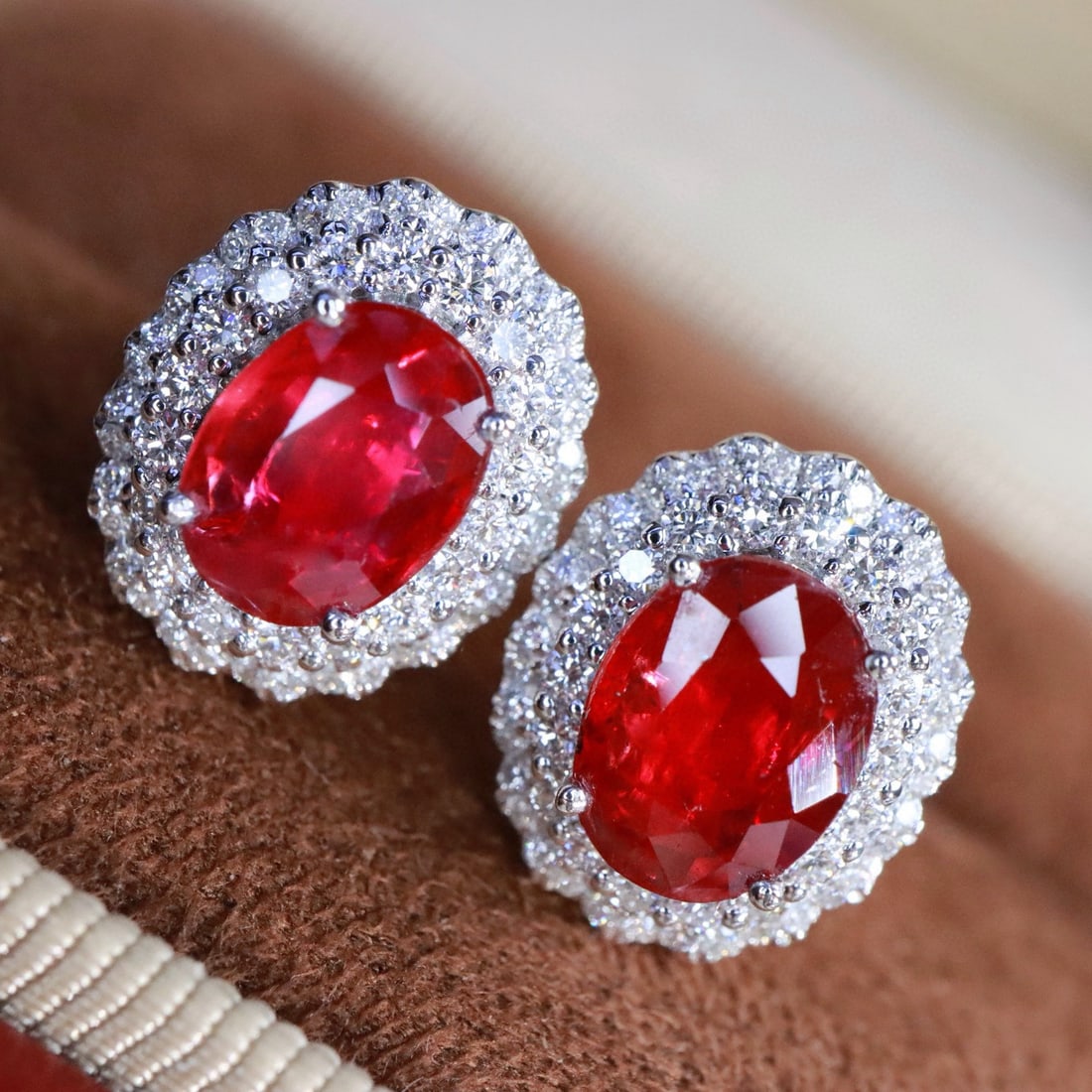 14k Gold 2.58 Ctw Vivid Red Natural Ruby & Diamond Earrings: Ref:231084390 // gold content:14k gold // main gemstone:ruby // shape:oval // carat weight:2. 01ct // color:vivid red // treatment:natural // // adjacent gemstone 2 : diamond // shape:round // carat