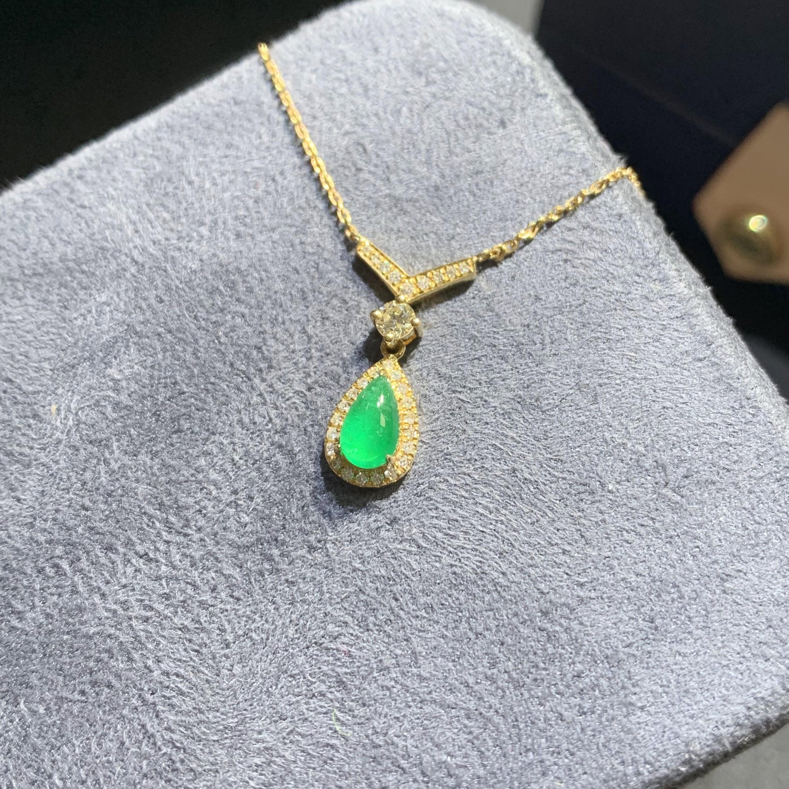 14k Gold 0.70 Ctw Natural Emerald & Diamond Necklace - 2
