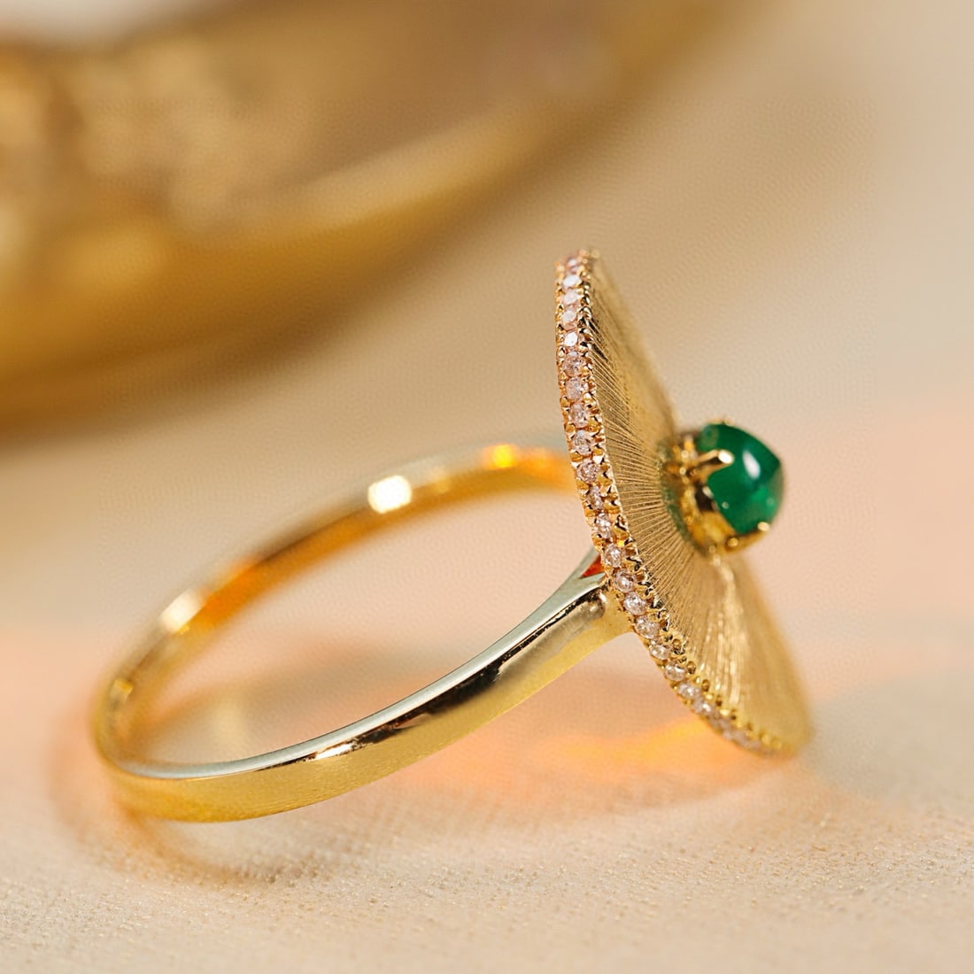 14k Gold 0.35 Ctw Vivid Green Natural Emerald & Diamond Ring - 6