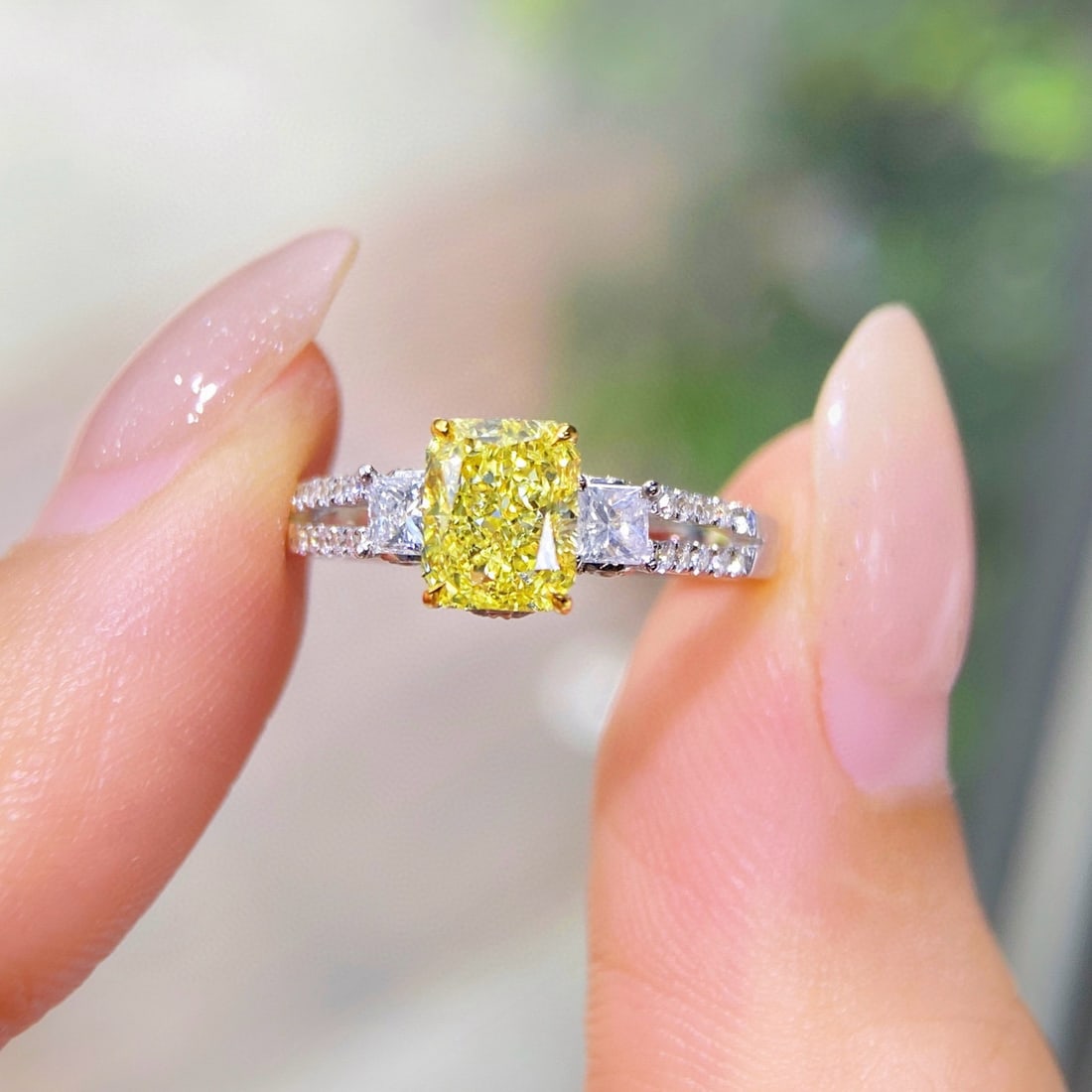 Gia Certified 14k Gold 1.24 Ctw Natural Yellow Diamond & Diamond Ring: Ref:231084402 // gold content:14k gold // ring size:7. 25us // // main gemstone:yellow diamond // certified:gia // shape:radiant // carat weight:1. 03ct // clarity grade:vs2 // color:yellow //