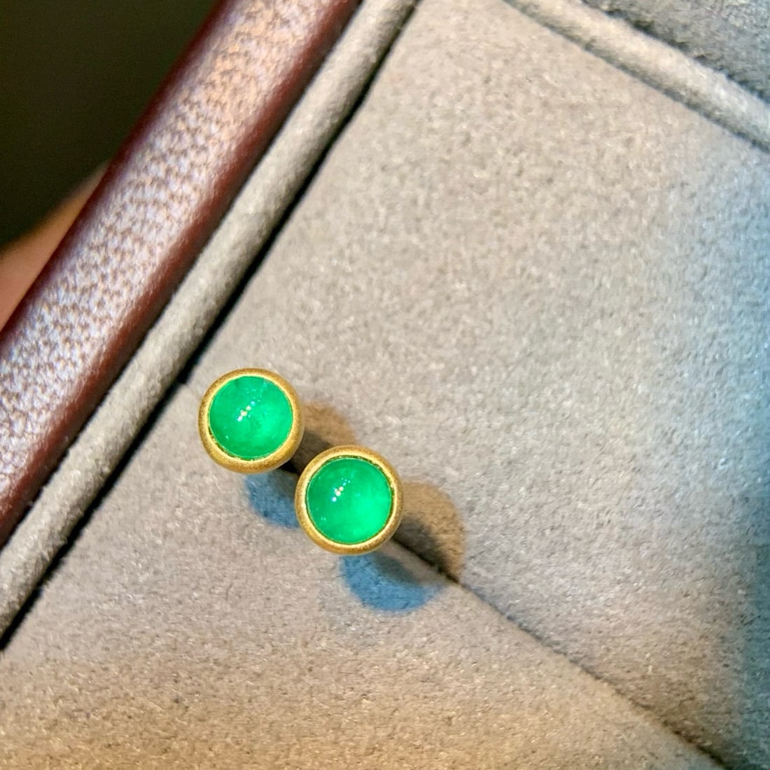 14k Gold 0.57 Ct Natural Emerald Earrings - 2