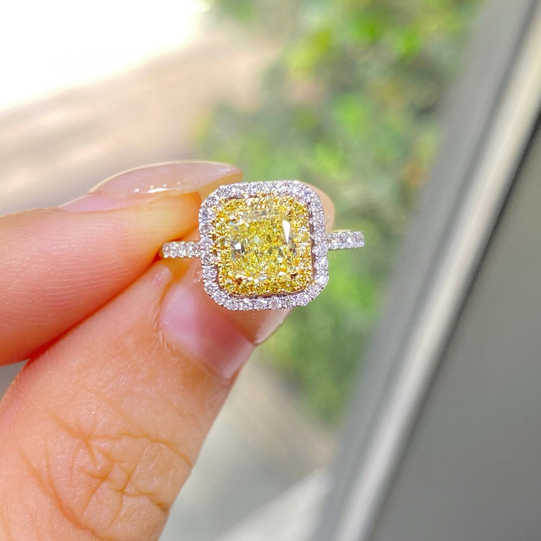 Gia Certified 14k Gold 1.37 Ctw Natural Yellow Diamond & Diamond Ring: Ref:231084418 // gold content:14k gold // ring size:7. 25us // // main gemstone:yellow diamond // certified:gia // shape:radiant // carat weight:1. 02ct // clarity grade:vs1 // color:yellow //