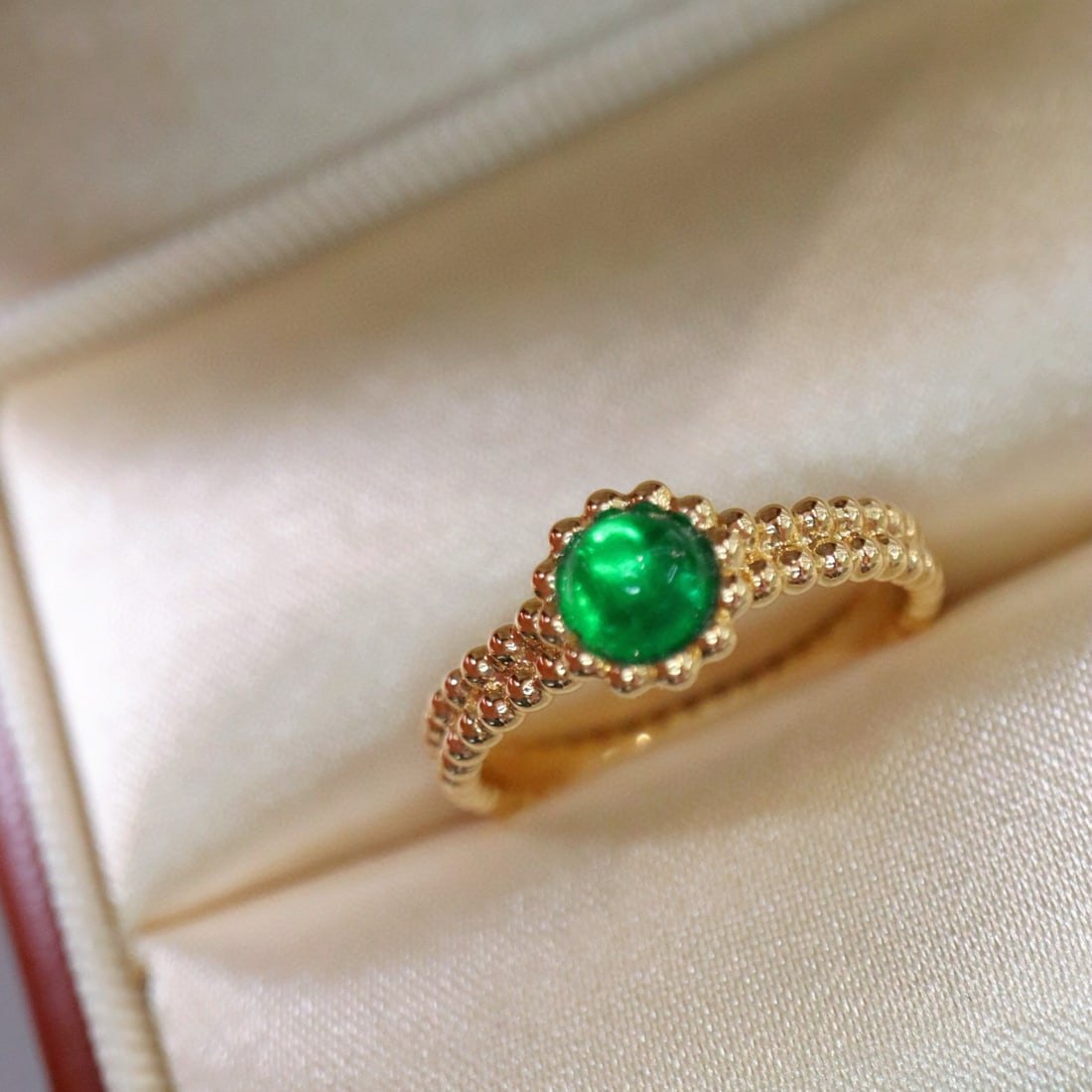 14k Gold 0.50 Ct Vivid Green Natural Emerald Ring - 3