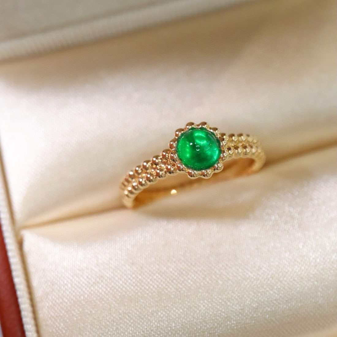 14k Gold 0.50 Ct Vivid Green Natural Emerald Ring - 5
