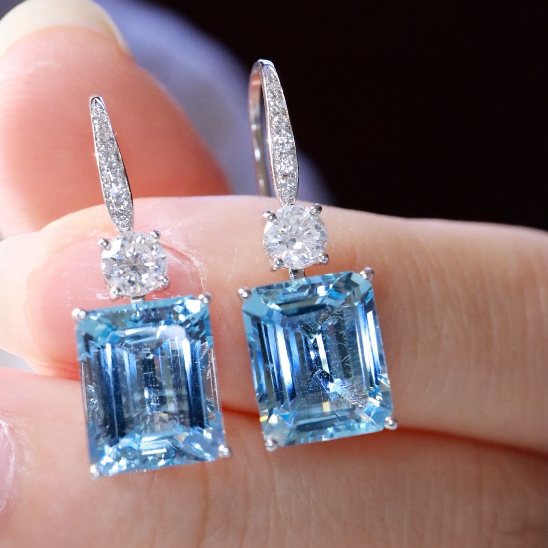 14k Gold 7.11 Ctw Natural Aquamarine & Diamond Earrings: Ref:231084425 // gold content:14k gold // main gemstone:aquamarine // shape:octagonal // carat weight:6. 47ct // color:santa maria color // treatment:natural // // adjacent gemstone 2 : diamond //