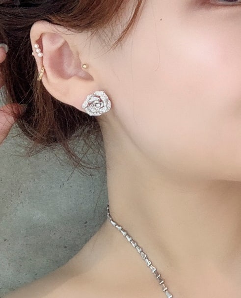 14k Gold 1 Ct Natural H Diamond & Flowers Earrings: Ref:231084442 // gold content:14k gold // main gemstone:diamond // shape:round // carat weight:1ct // clarity grade:vs-si // color:h // treatment:natural // cut grade:g // Condition: New Low