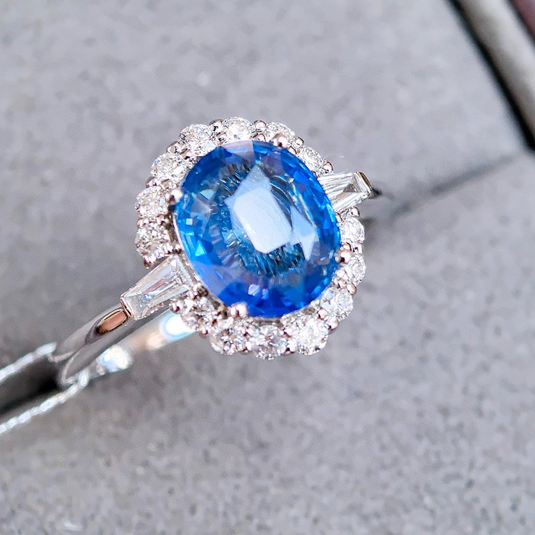 14k Gold 2.98 Ctw Natural Sapphire & Diamond Ring: Ref:231084445 // gold content:14k gold // ring size:7. 25us // // main gemstone:sapphire // shape:oval // carat weight:2. 58ct // color:cornflower blue // treatment:natural // // adjacent gemstone 2