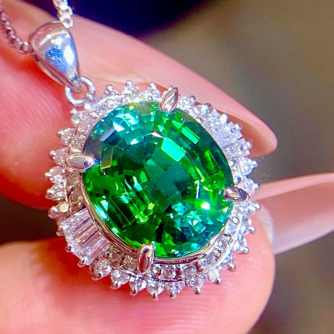 14k Gold 6.29 Ctw Natural Tourmaline & Diamond Pendant( Without Chain ): Ref:231089012 // gold content:14k gold // main gemstone:tourmaline // shape:oval // carat weight:5. 7ct // color:green // treatment:natural // // adjacent gemstone 2 : diamond // shape:multiple //