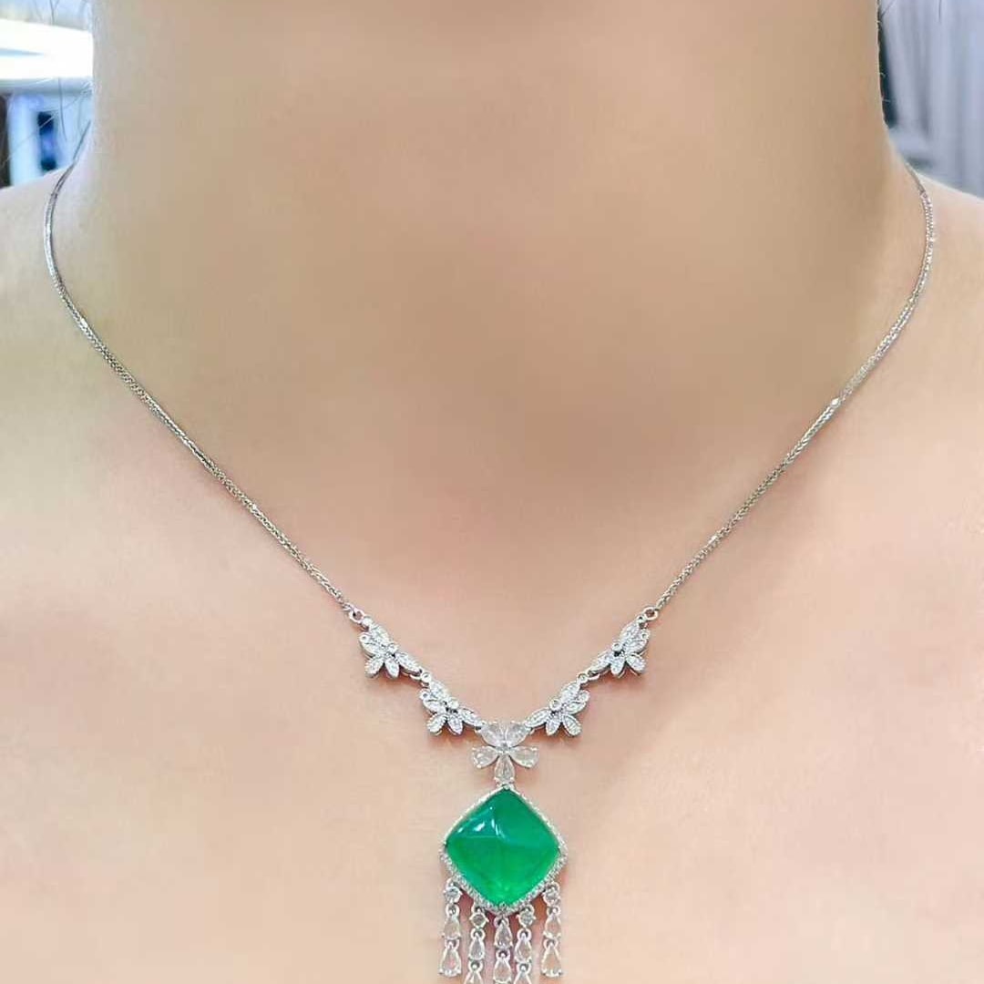 14k Gold 8.68 Ct Vivid Green Natural Emerald & Diamond & Sapphire Necklace - 2