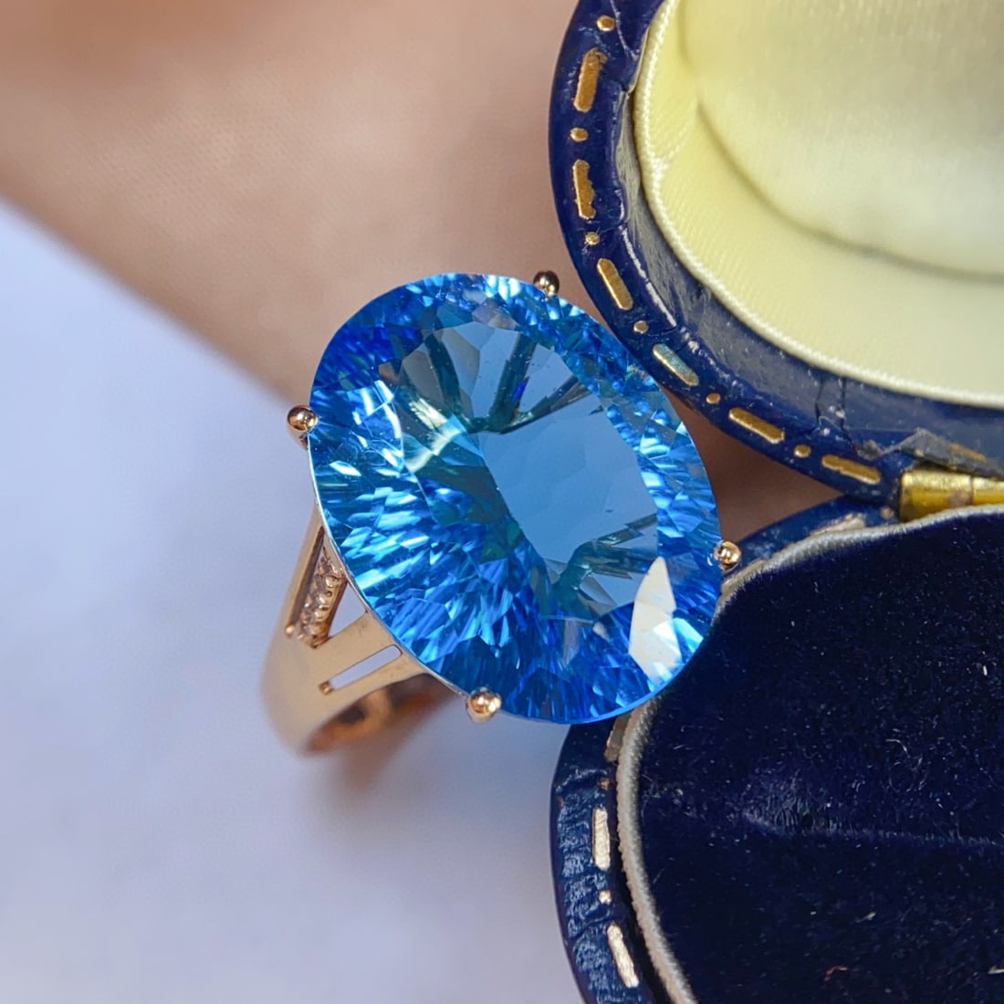 14k Gold 11.80 Ct Natural Topaz & Diamond Ring - 3