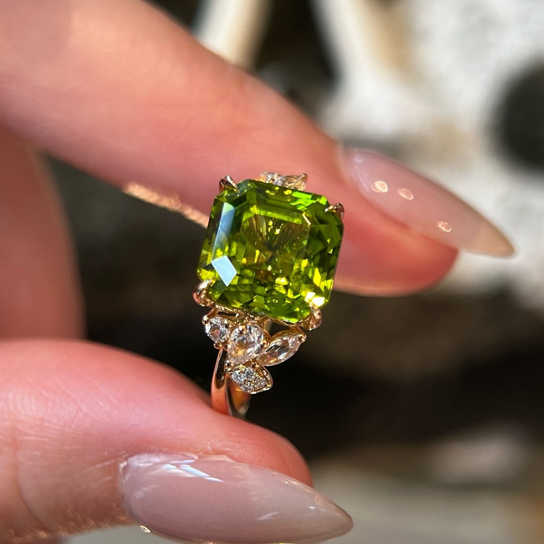 14k Gold 5.69 Ctw Natural Peridot & Diamond Ring - 2