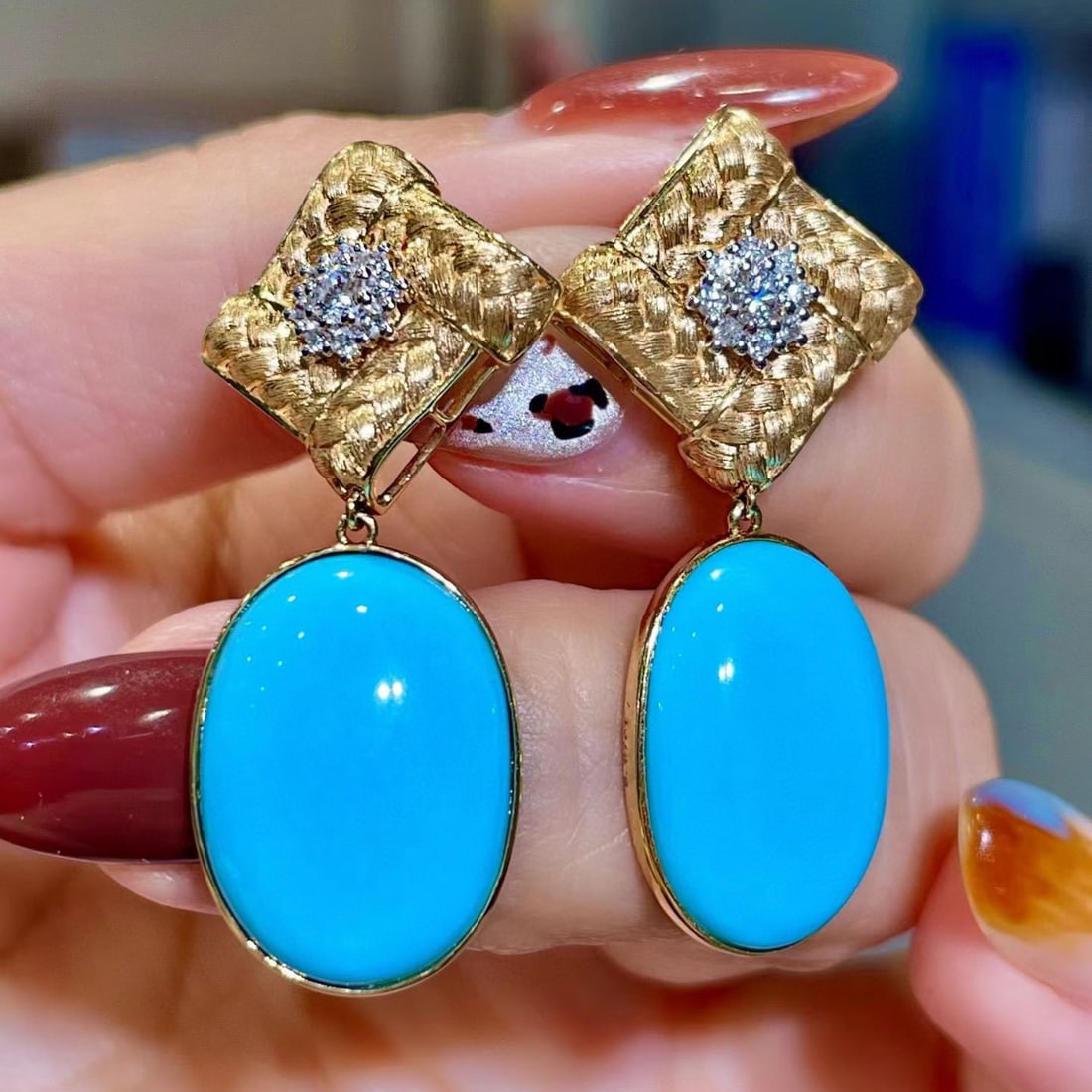 14k Gold 18.20 Ctw Natural Blue Turquoise & Diamond Earrings: Ref:231089089 // gold content:14k gold // main gemstone:blue turquoise // shape:oval // carat weight:17. 97ct // color:blue // treatment:natural // // adjacent gemstone 2 : diamond // shape:round //
