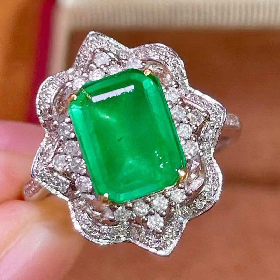 14k Gold 1.5 Ct Vivid Green Natural Emerald & Diamond Ring: Ref:231089102 // gold content:14k gold // ring size:7. 25us // // main gemstone:emerald // shape:octagonal // carat weight:1. 5ct // color:vivid green // treatment:natural // // adjacent gemstone 2 :