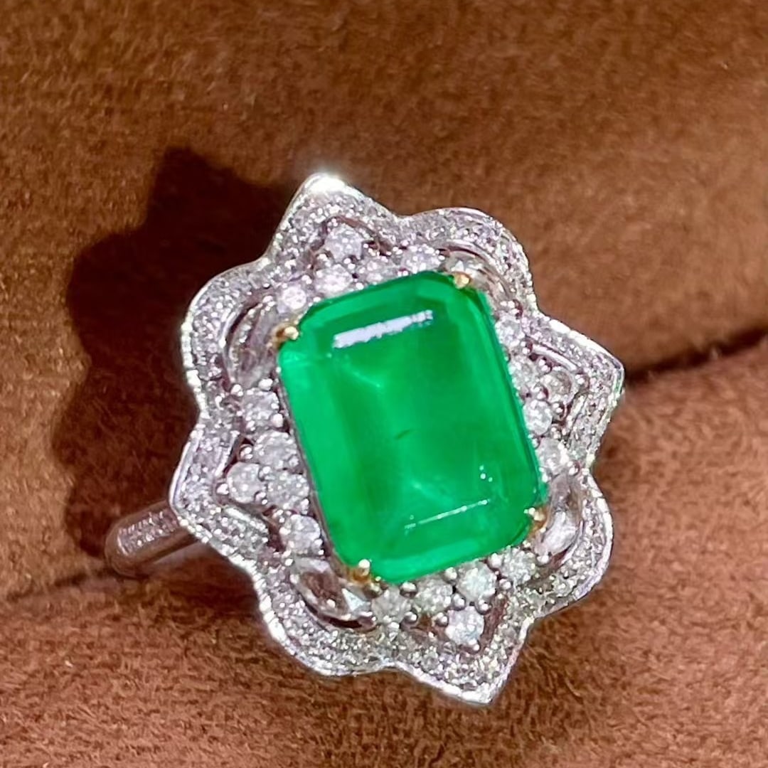 14k Gold 1.5 Ct Vivid Green Natural Emerald & Diamond Ring - 3