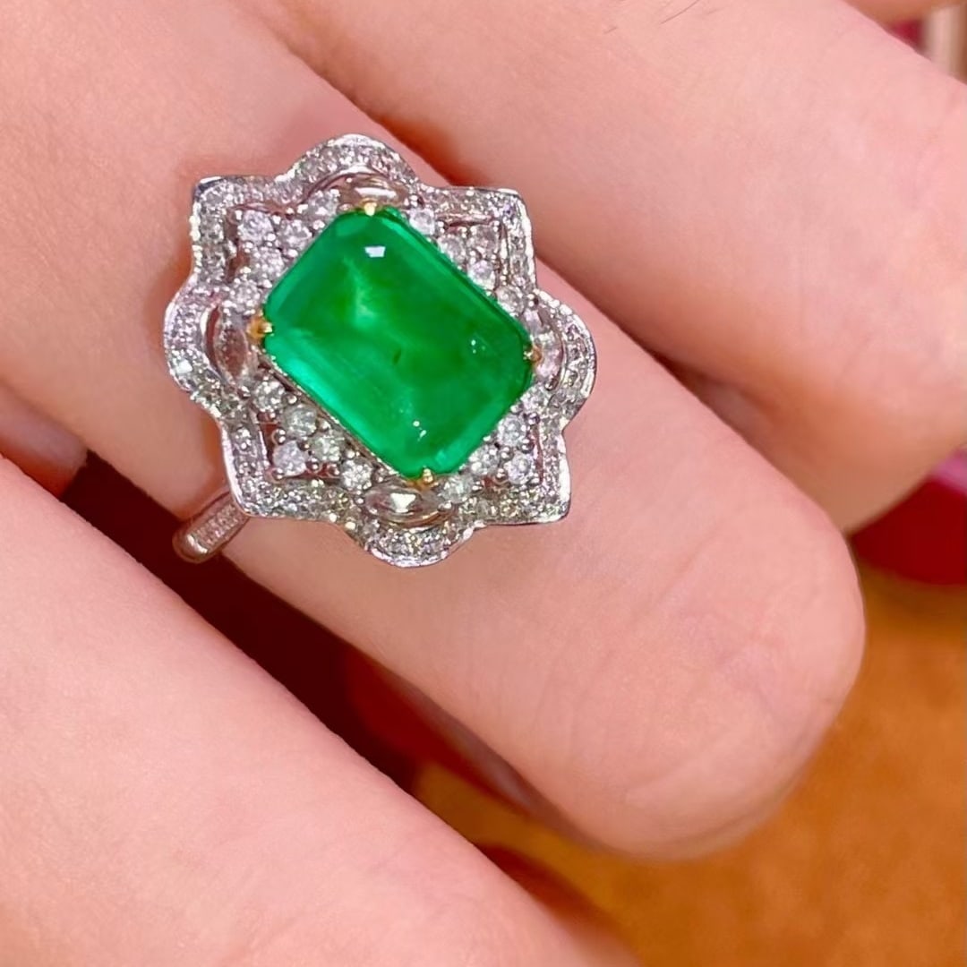 14k Gold 1.5 Ct Vivid Green Natural Emerald & Diamond Ring - 4