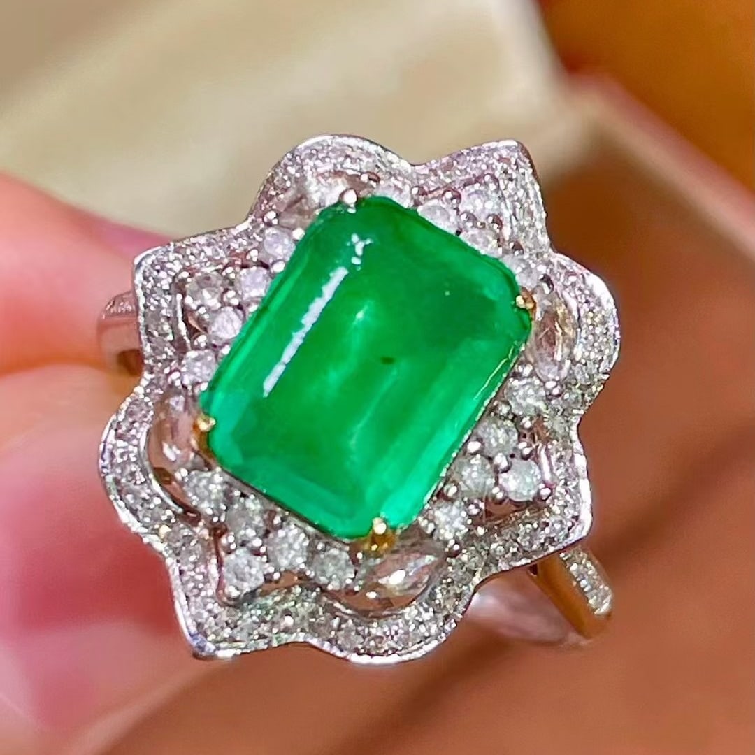 14k Gold 1.5 Ct Vivid Green Natural Emerald & Diamond Ring - 7
