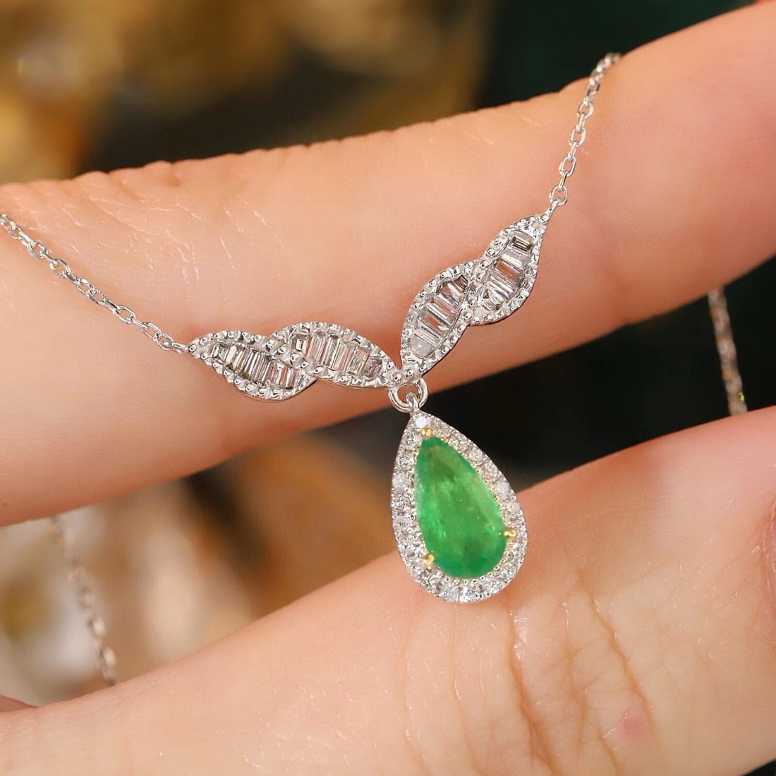 14k Gold 0.69 Ctw Natural Emerald & Diamond Necklace - 6