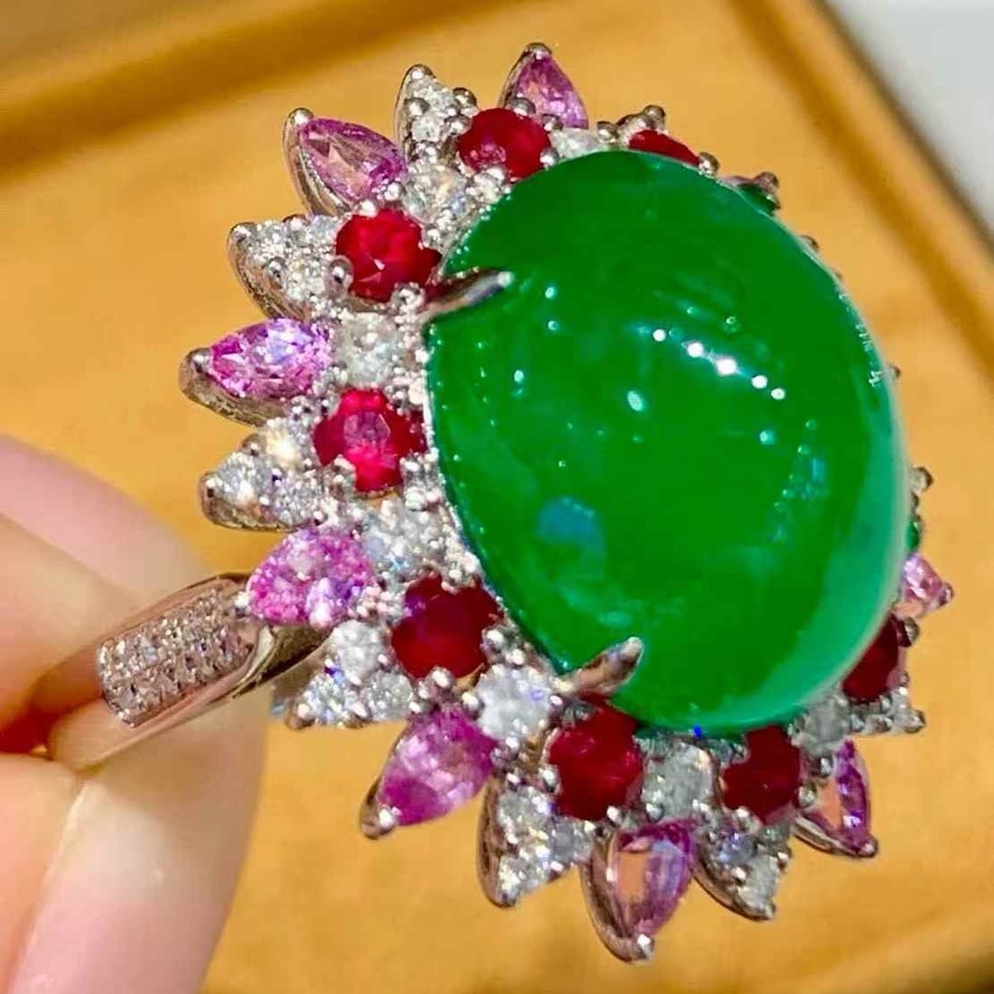 14k Gold 8.8 Ct Vivid Green Natural Emerald & Diamond Ring - 3