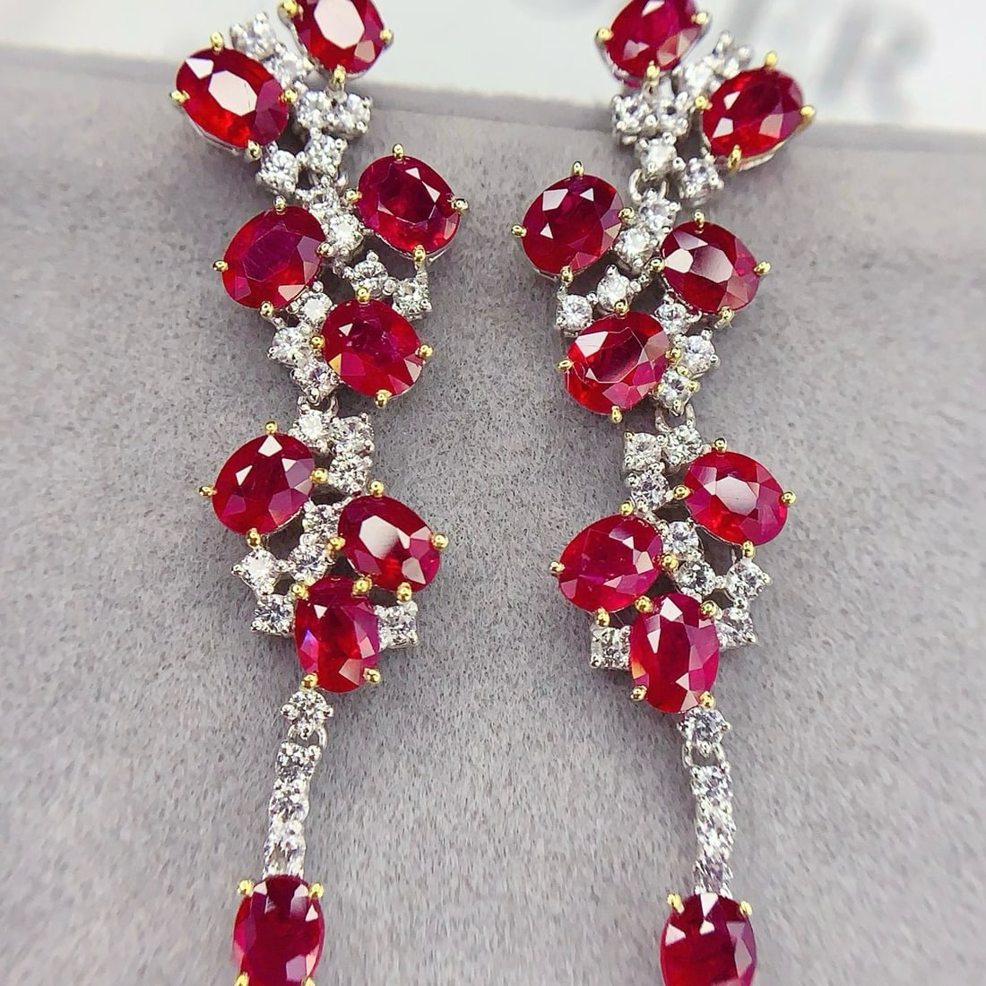 14k Gold 4.26 Ct Vivid Red Natural Ruby & Sapphire Earrings: Ref:231089142 // gold content:14k gold // main gemstone:ruby // shape:oval // carat weight:4. 26ct // color:vivid red // treatment:natural // // adjacent gemstone 2 : sapphire // number of stones:50