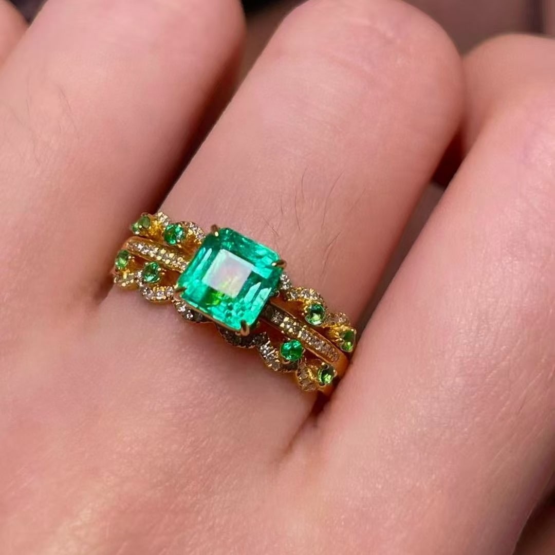 14k Gold 1.5 Ct Natural Emerald & Diamond & Emerald Ring - 7