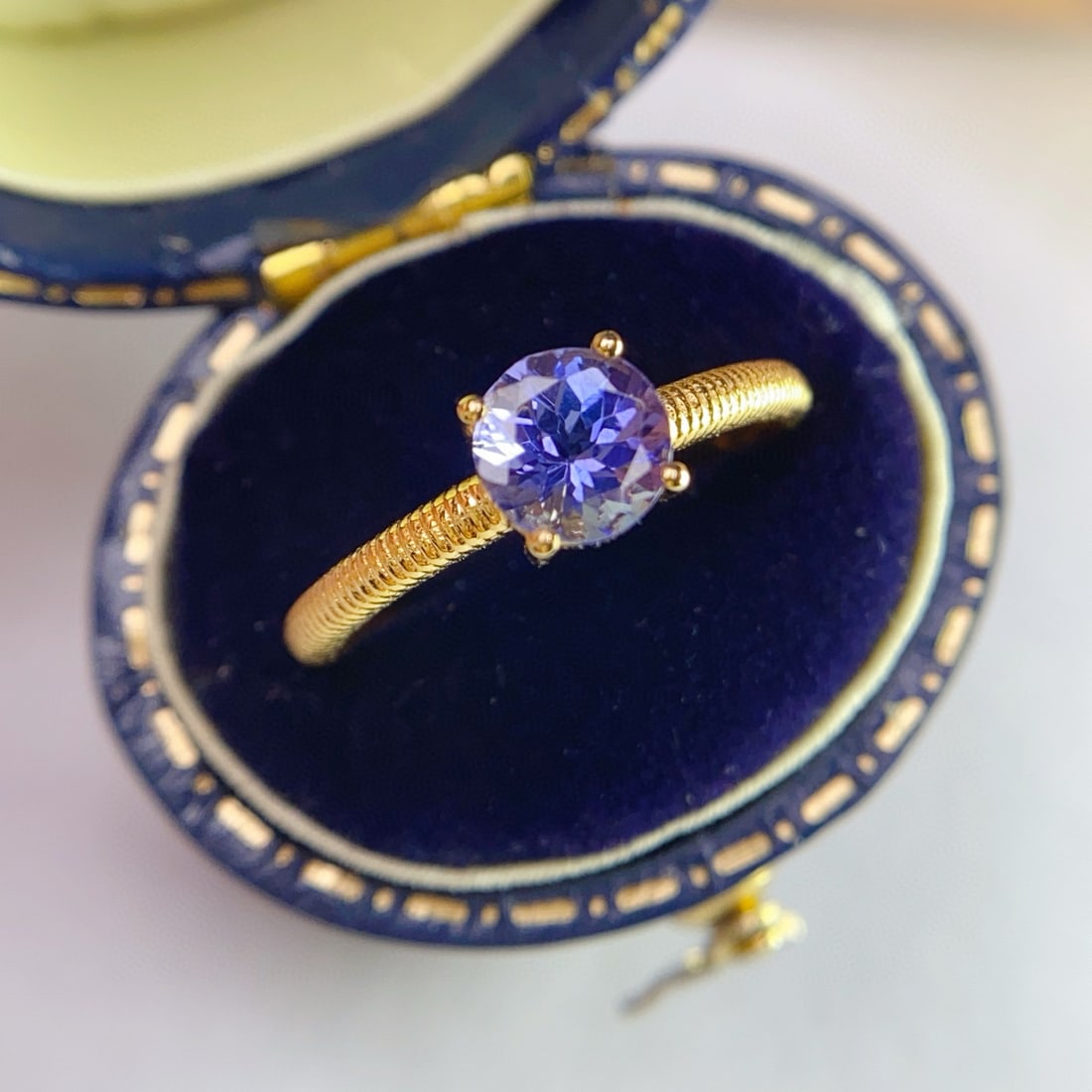 14k Gold 0.90 Ct Natural Tanzanite Ring: Ref:231089201 // gold content:14k gold // ring size:7. 25us // // main gemstone:tanzanite // shape:round // carat weight:0. 90ct // color:blue // treatment:natural // cut grade:g // Condition: New
