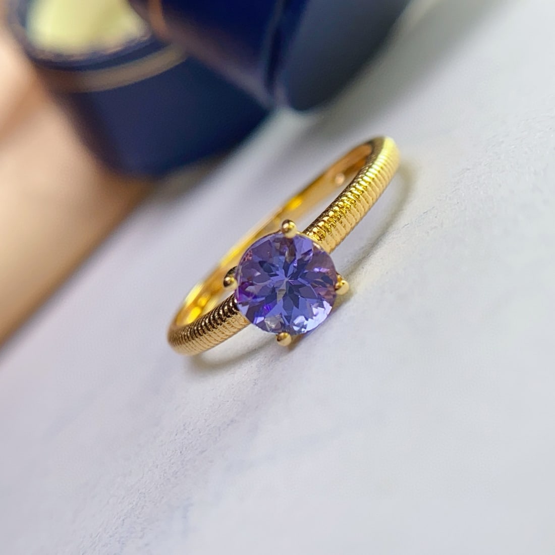 14k Gold 0.90 Ct Natural Tanzanite Ring - 4