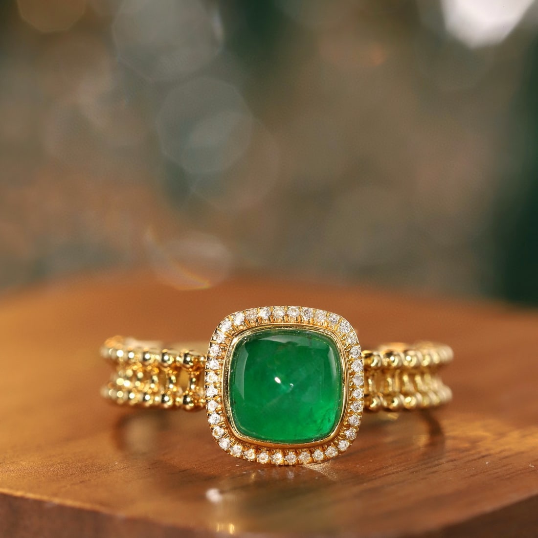14k Gold 1.01 Ctw Natural Emerald & Diamond Ring: Ref:231089220 // gold content:14k gold // ring size:7. 25us // // main gemstone:emerald // shape:sugar-loaf // carat weight:0. 96ct // color:green // treatment:natural // // adjacent gemstone 2 :