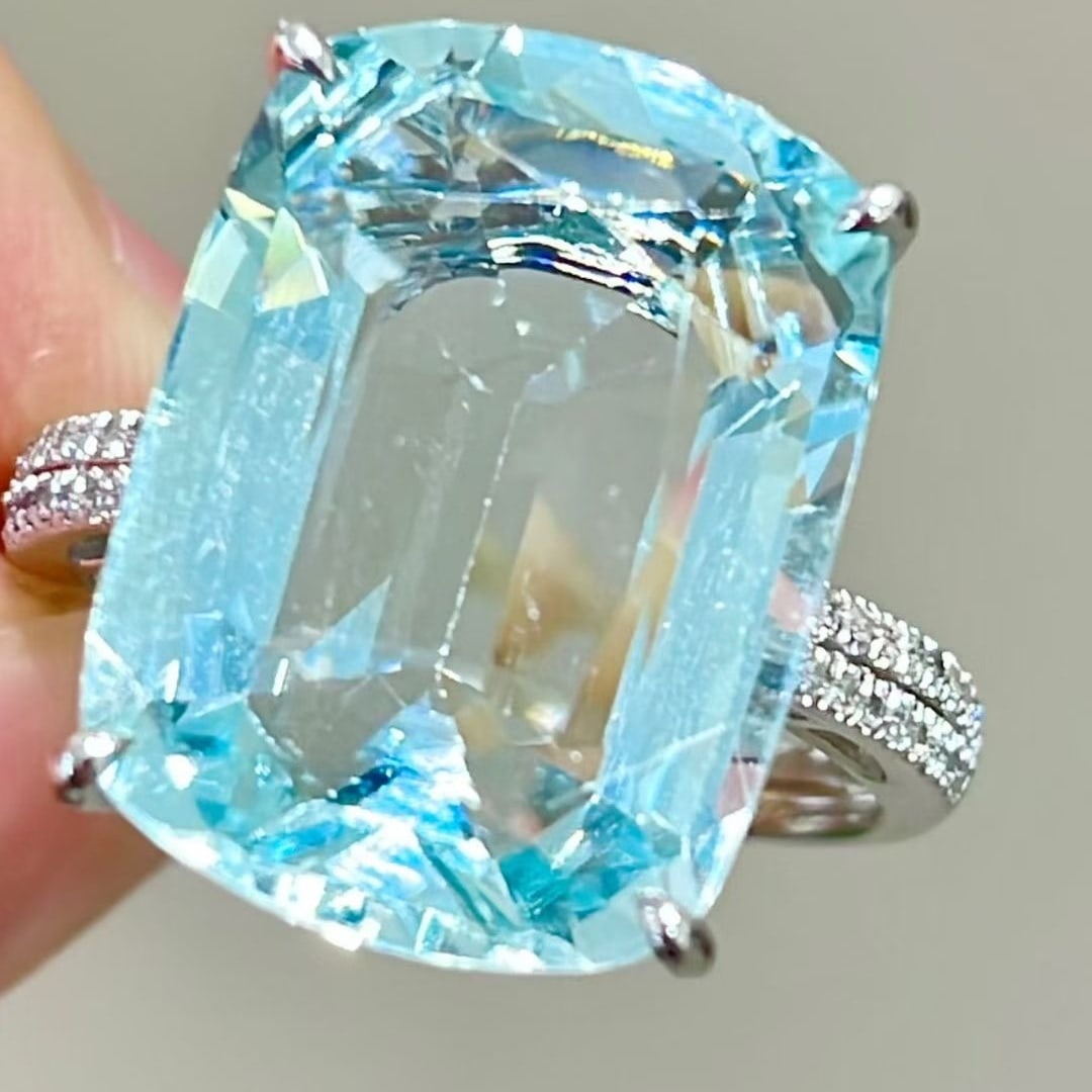 14k Gold 10 Ct Natural Aquamarine & Diamond Ring: Ref:231089245 // gold content:14k gold // ring size:7. 25us // // main gemstone:aquamarine // shape:cushion // carat weight:10ct // color:blue // treatment:natural // // adjacent gemstone 2 : diamond
