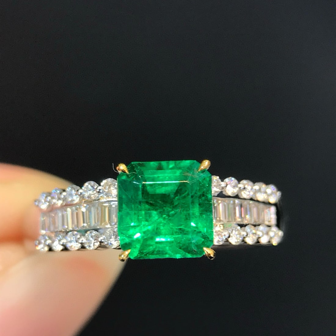 14k Gold 1.31 Ctw Vivid Green Natural Emerald & Diamond Ring - 3