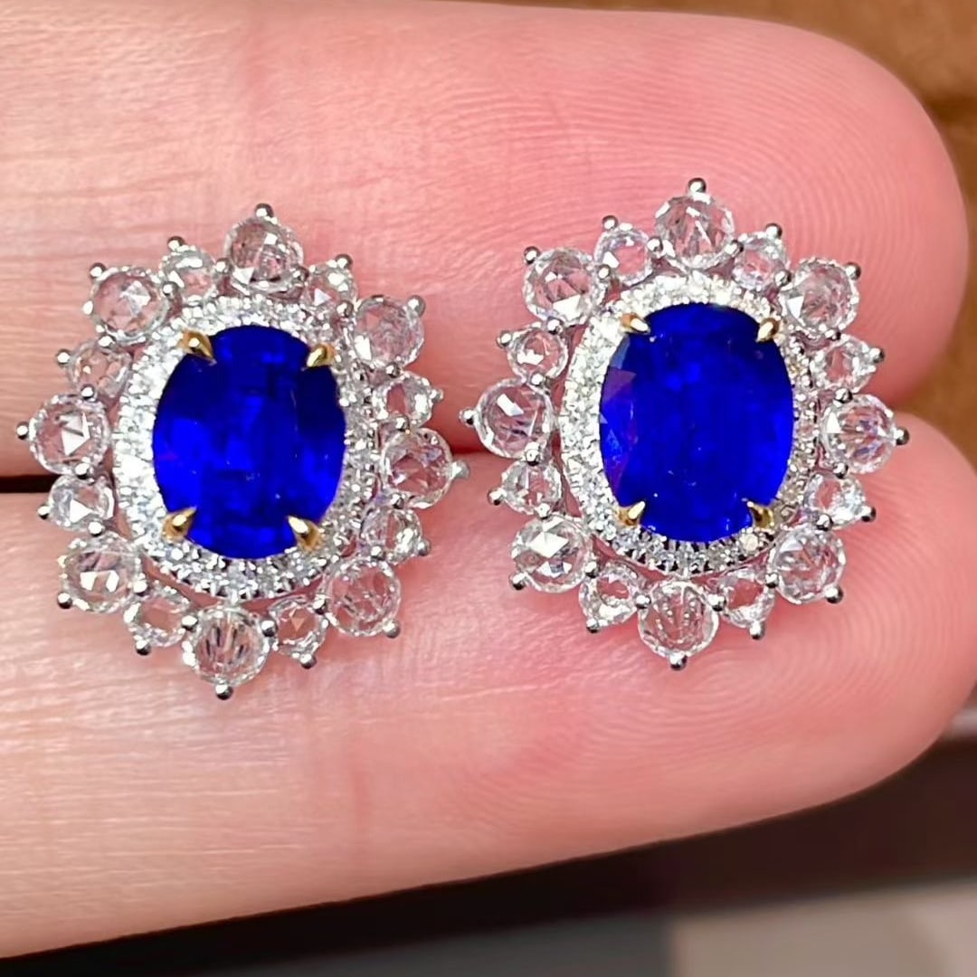 14k Gold 3.05 Ct Vivid Blue Natural Sapphire & Diamond & Sapphire Earrings: Ref:231089252 // gold content:14k gold // main gemstone:sapphire // shape:oval // carat weight:3. 05ct // color:vivid blue // treatment:natural // // adjacent gemstone 2 : diamond // shape:round //