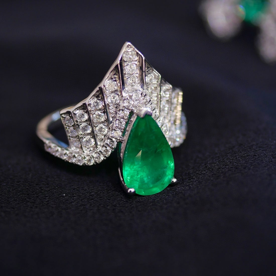 14k Gold 2.36 Ctw Vivid Green Natural Emerald & Diamond Ring - 3