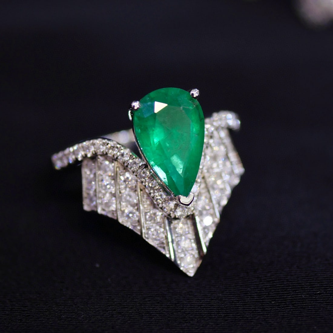 14k Gold 2.36 Ctw Vivid Green Natural Emerald & Diamond Ring - 4