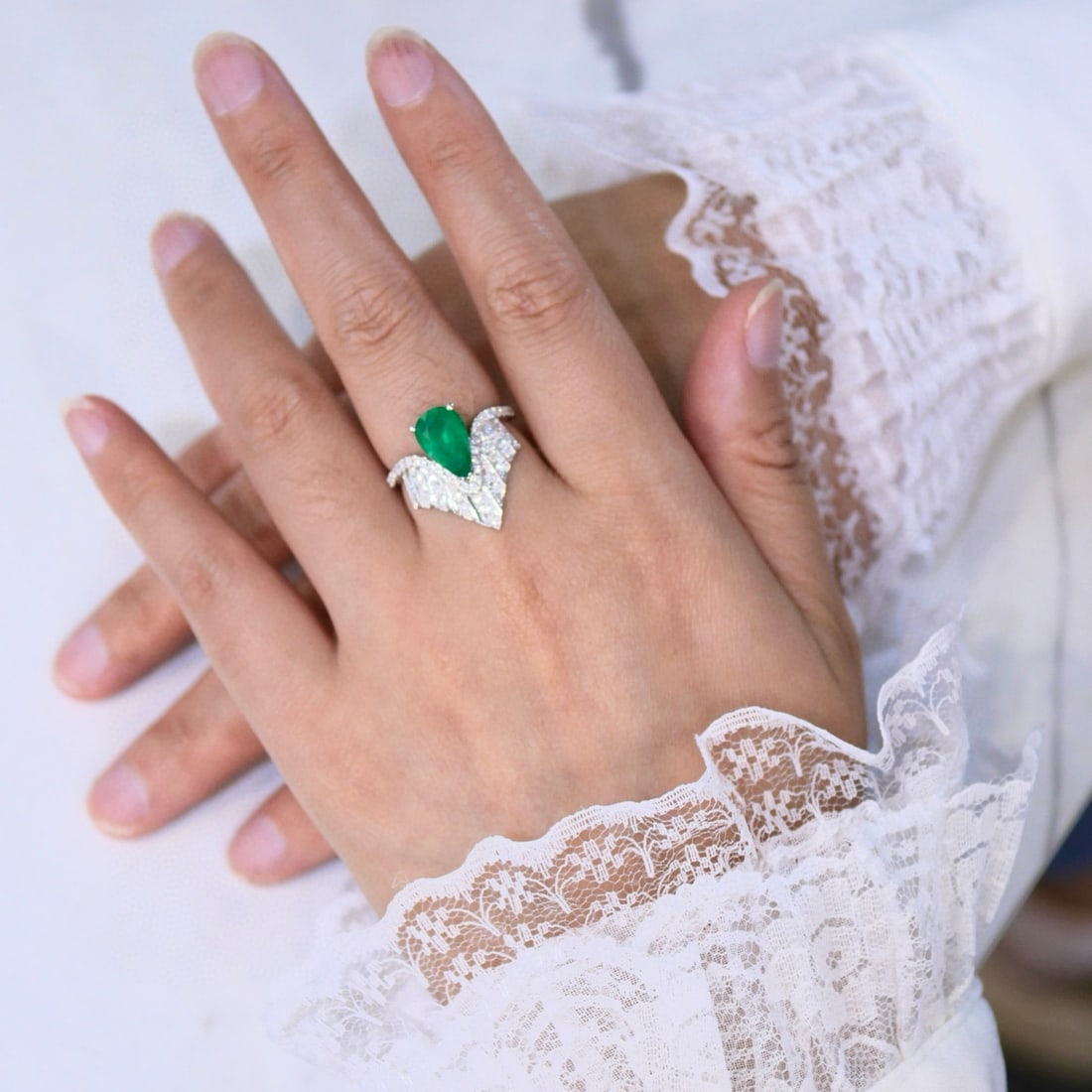 14k Gold 2.36 Ctw Vivid Green Natural Emerald & Diamond Ring - 6