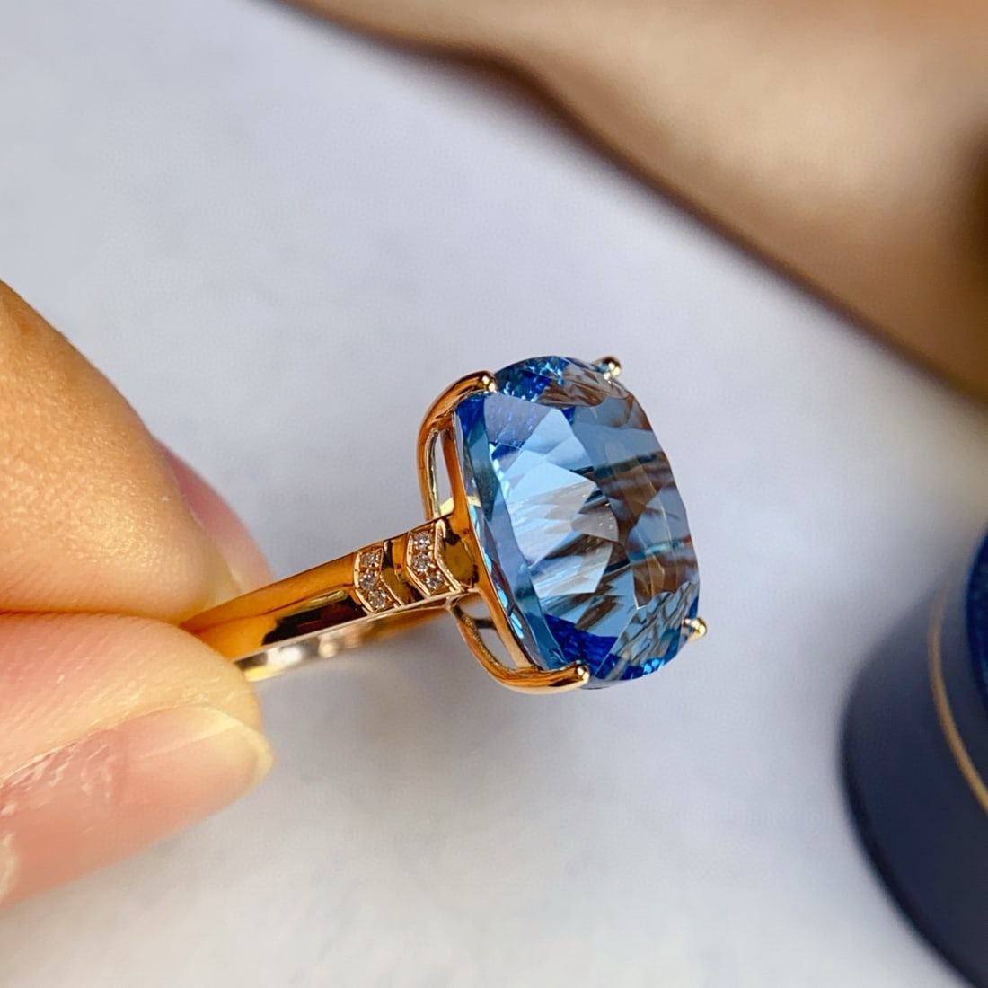 14k Gold 12.50 Ct Natural Topaz & Diamond Ring - 4