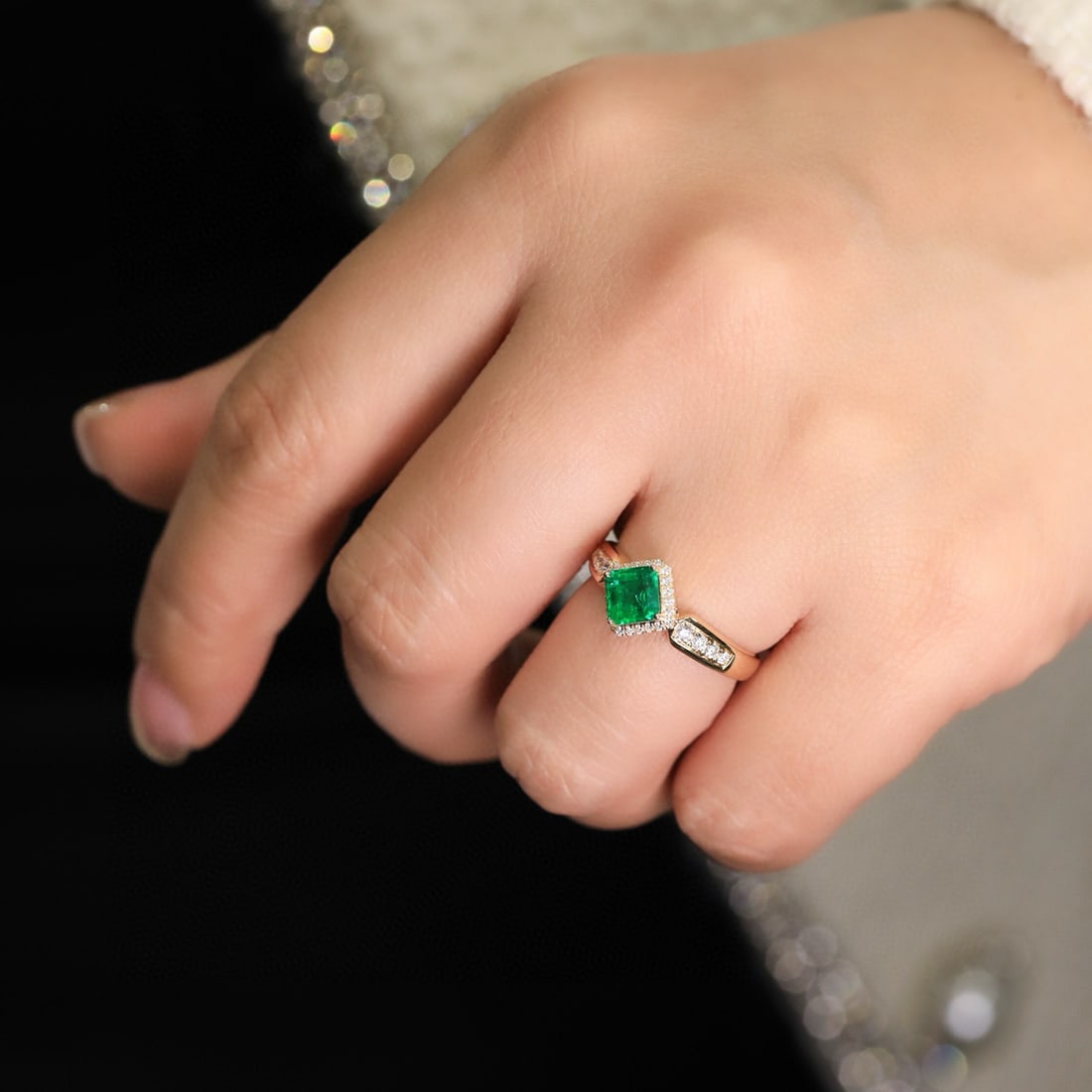 14k Gold 0.61 Ct Vivid Green Natural Emerald & Diamond Ring - 2