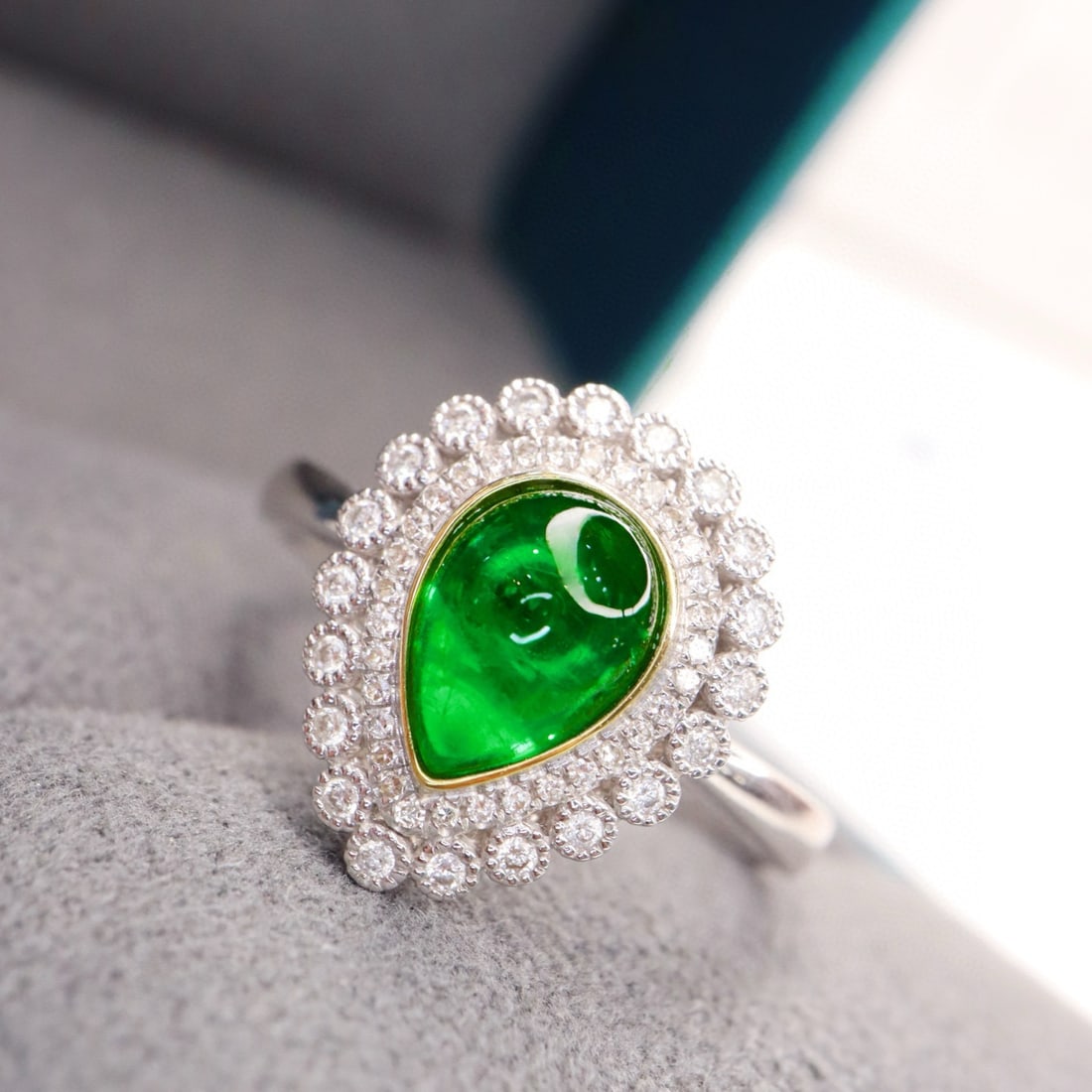 14k Gold 1.46 Ctw Vivid Green Natural Emerald & Diamond Ring - 2