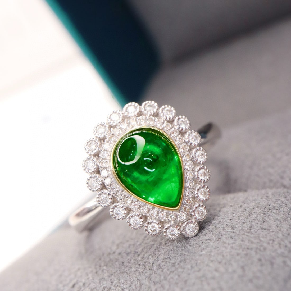 14k Gold 1.46 Ctw Vivid Green Natural Emerald & Diamond Ring - 4