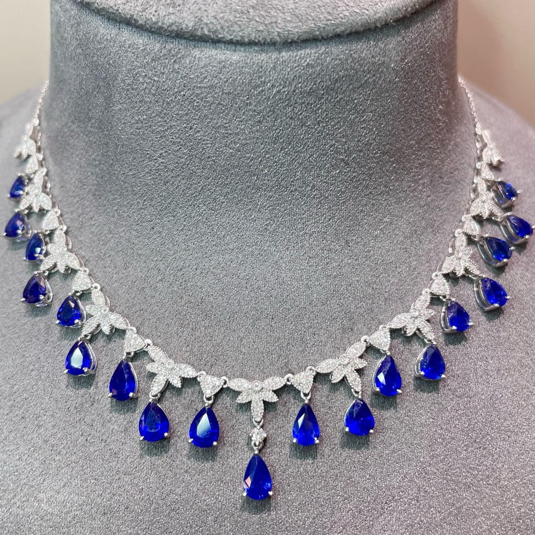 14k Gold 7 Ct Vivid Blue Natural Sapphire & Diamond Necklace - 2