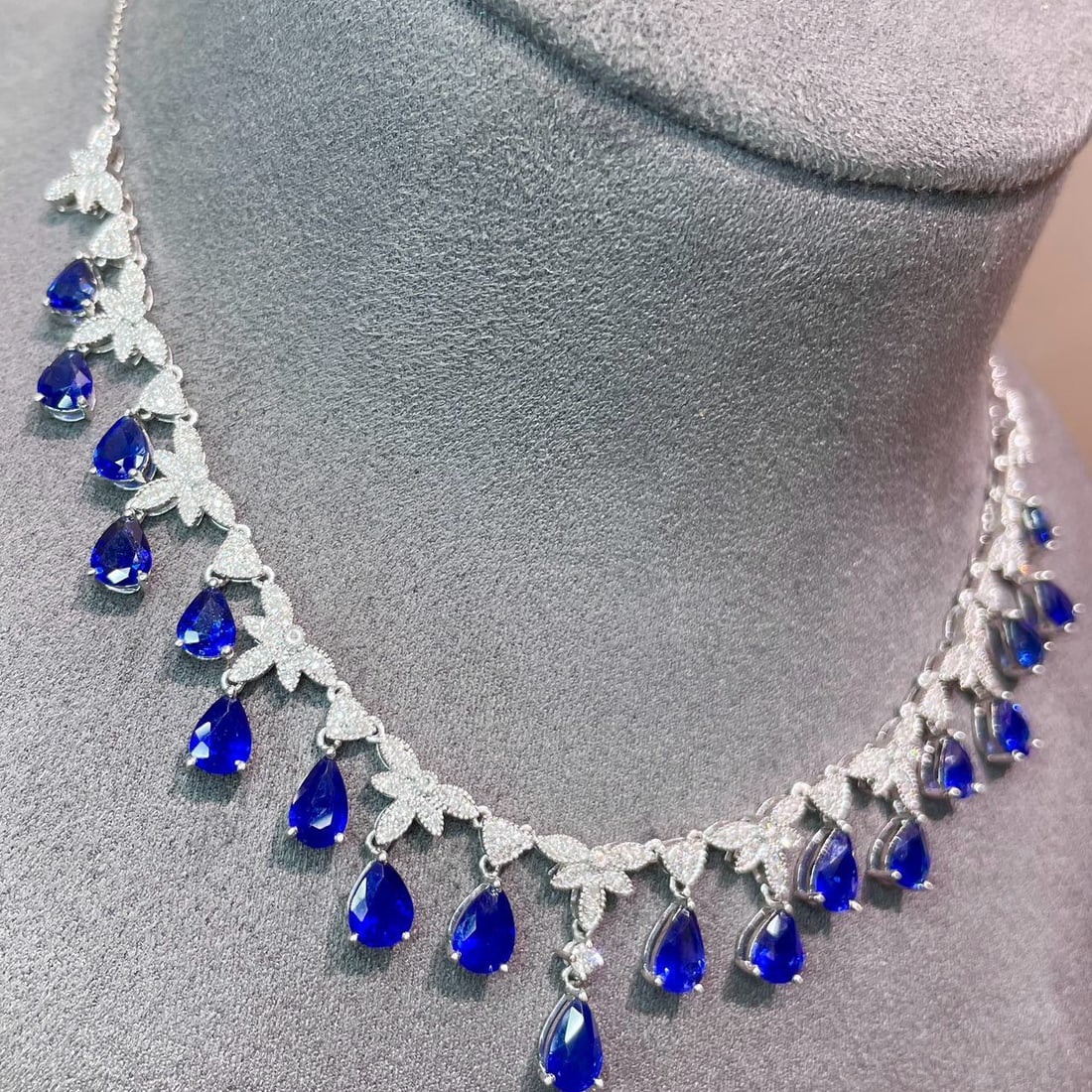 14k Gold 7 Ct Vivid Blue Natural Sapphire & Diamond Necklace - 6