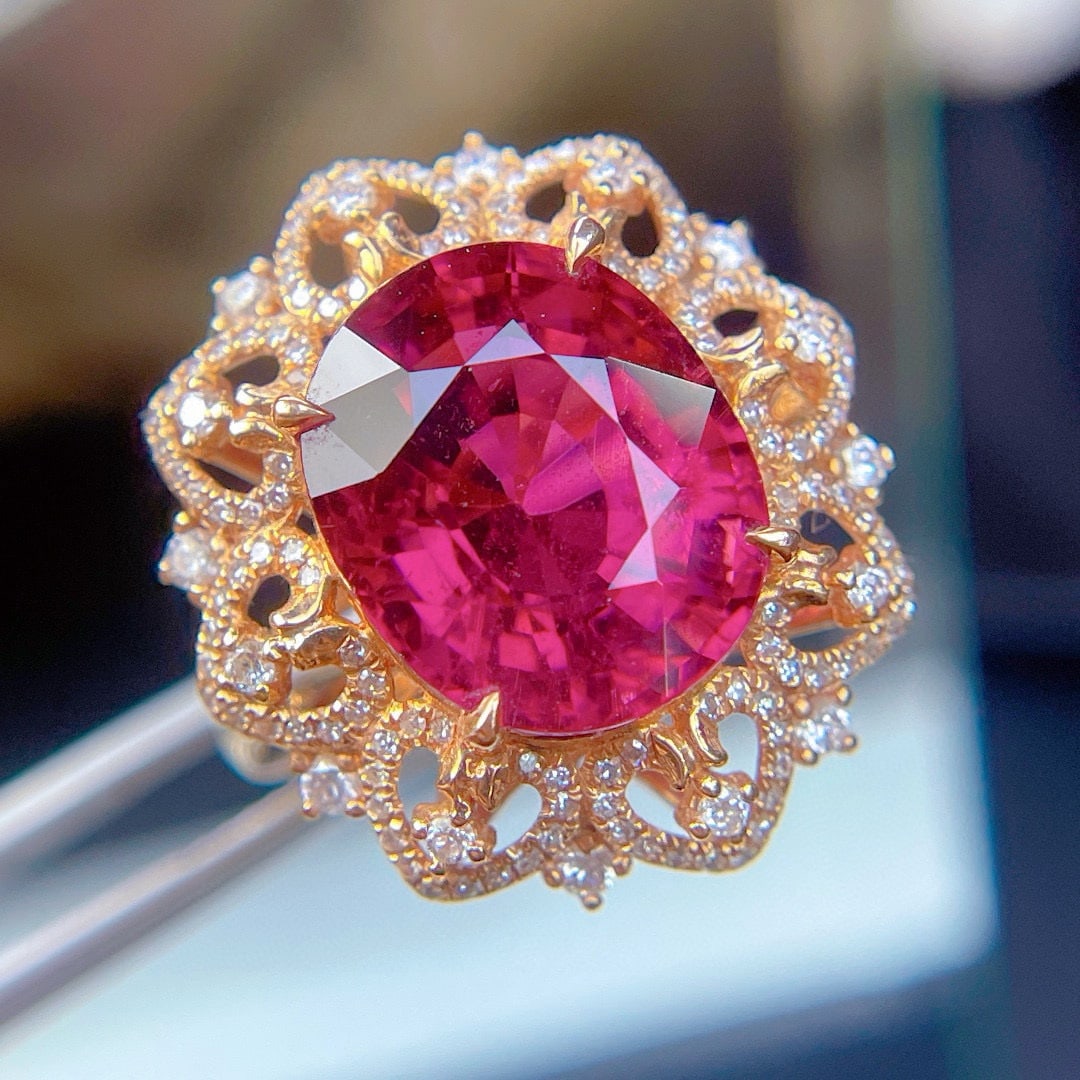 14k Gold 9.05 Ct Natural Tourmaline & Diamond Ring: Ref:231090074 // gold content:14k gold // ring size:7. 25us // // main gemstone:tourmaline // shape:oval // carat weight:9. 05ct // color:red // treatment:natural // // adjacent gemstone 2 : diamond